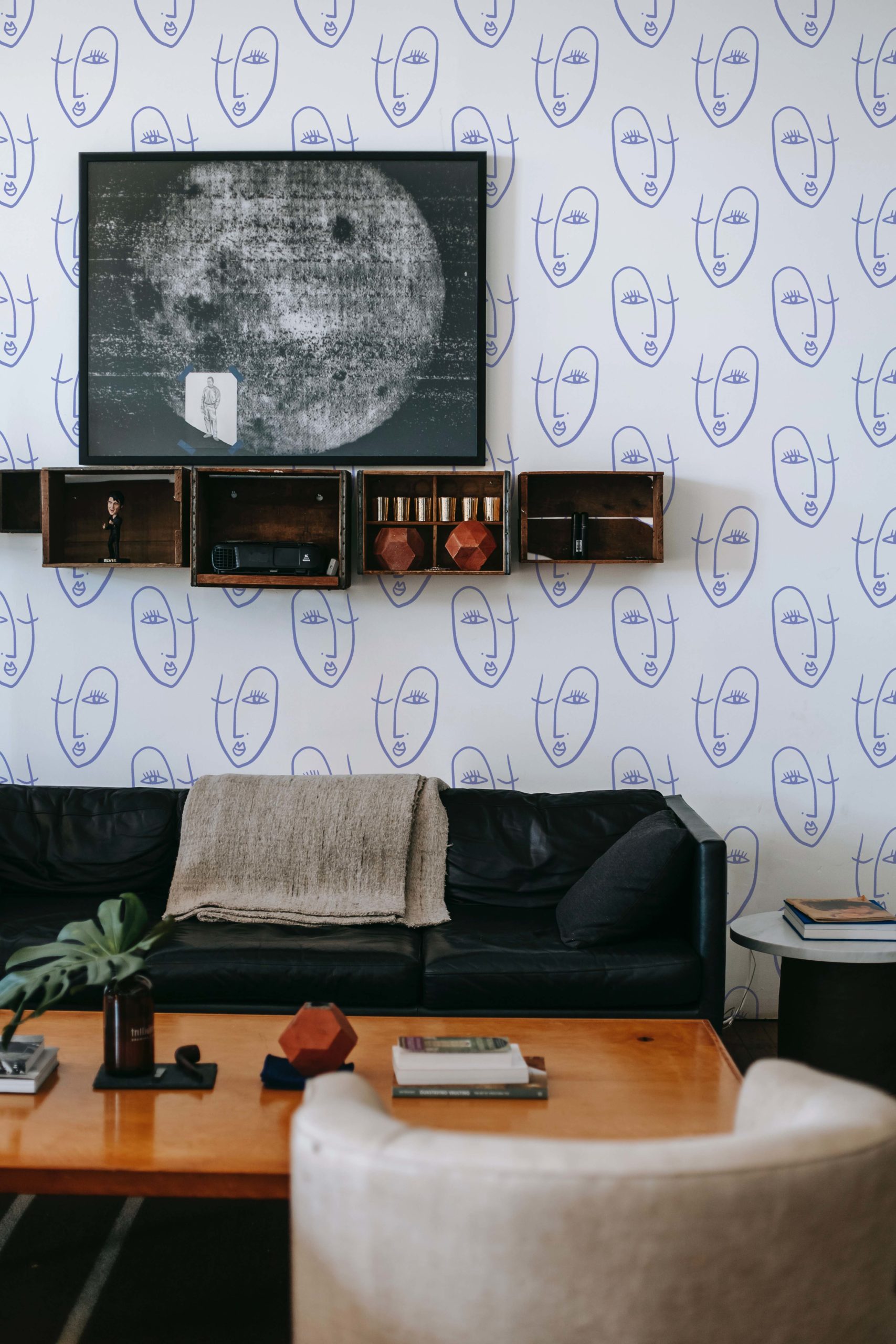 N139 Face To Faca, Female Faces