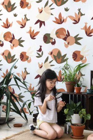 Papier peint poules et formes végétales