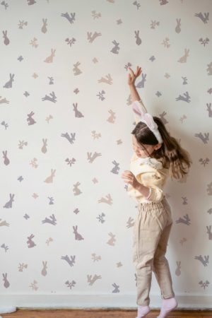 papier peint lapins, papillons et tulipes