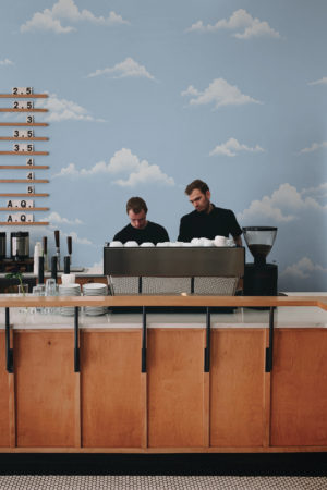 papier peint tête dans les nuages