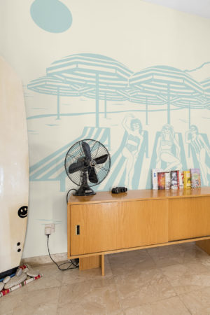 papier peint n324 transat parasol plage pin-up salon