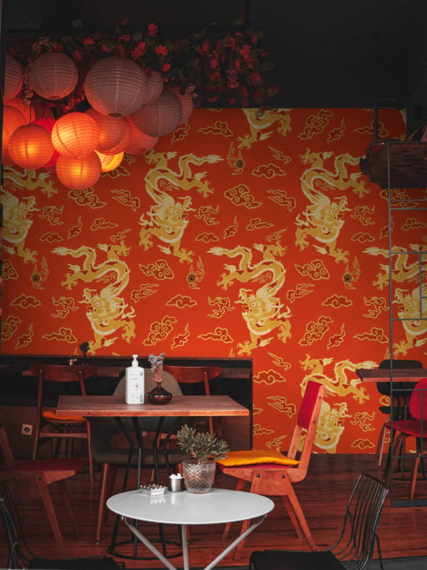 espacio público papel pintado dragón de fuego rojo japón tendencia