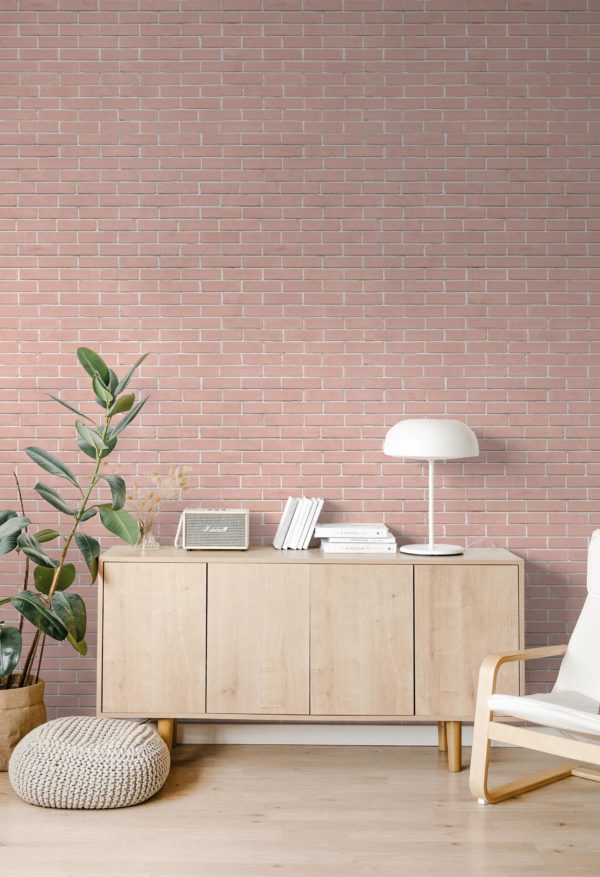 salon rose papier peint briques panoramique tendance