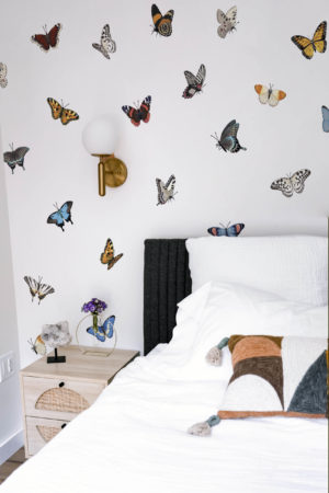 Papel pintado dormitorio animales mariposas multicolores