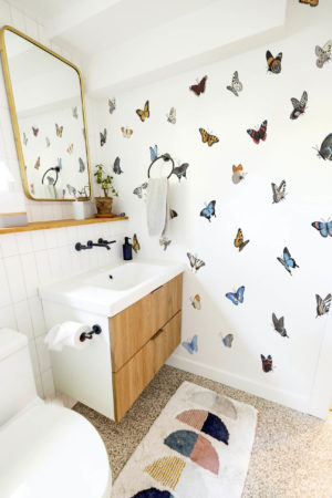 salle de bain papier peint animaux papillons multicolore