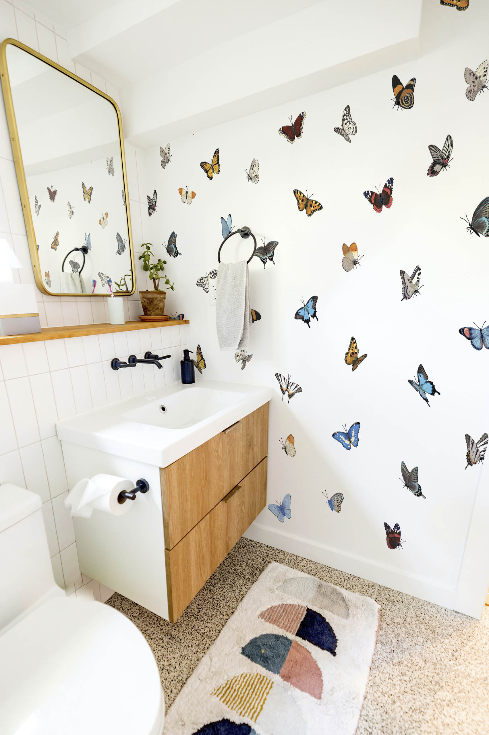 papel pintado baño animales mariposas multicolor