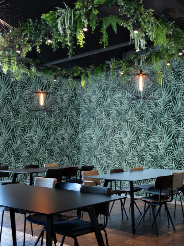 espace public vert papier peint feuille de palmiers végétal tendance