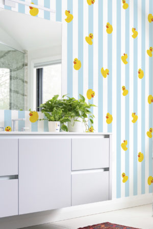 salle de bain bleu papier peint canard jaune enfant zinzin
