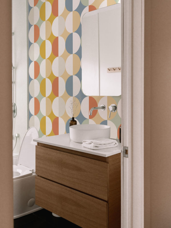 salle de bain multicolore papier peint duo sphérique vintage géométrique