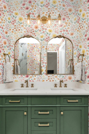 salle de bain blanc papier peint daisy floral panoramique