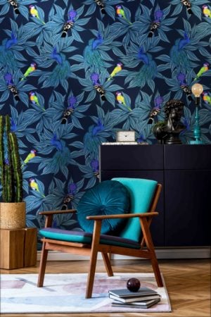 papel pintado salon azul oasis tropical animales pavo real loro hoja