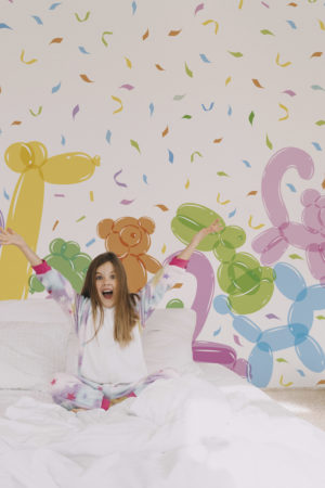 Papier peint animaux ballons confetti chambre enfant