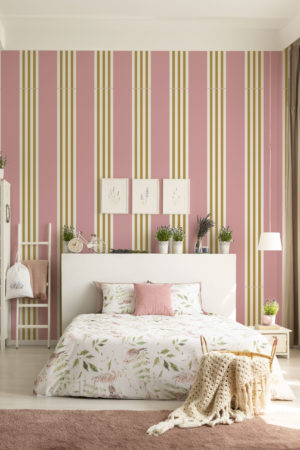 Papier peint rayure rose chambre