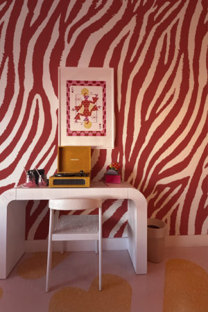 N°645 : Safari - rouge - chambre.