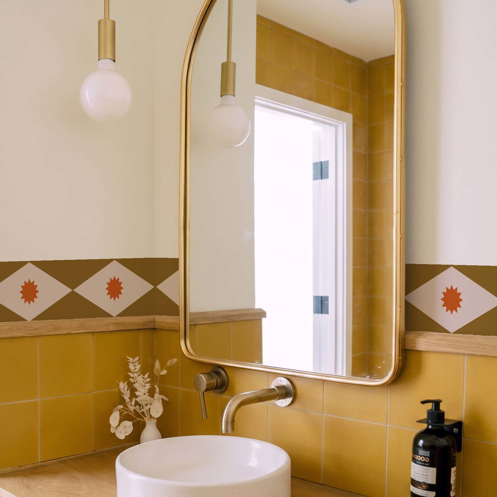 Frise murale Rhombe beige dans des toilettes