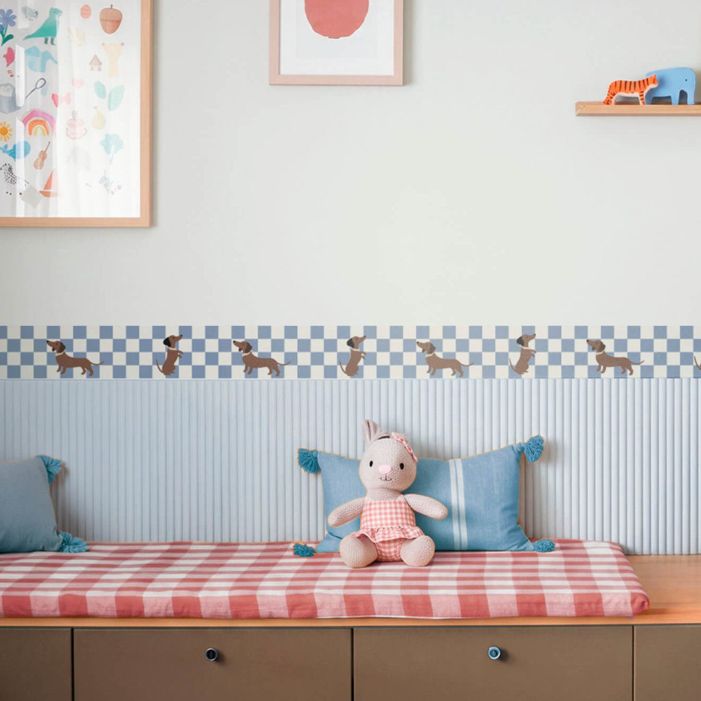 Frise Chiens-saucisses au-dessus d'une banquette